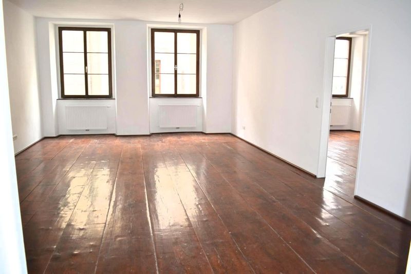 ---Altbauwohnung neu saniert---