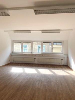 PROVISONSFREI  Neu saniertes Büro in top Lage! 36 m²   - 4020 Linz