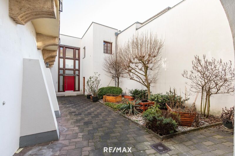 Repräsentativ wohnen und arbeiten direkt in der Fußgängerzone! 243 m² auf zwei Etagen!
