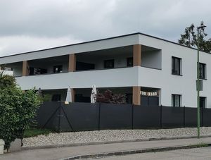 *** Neuwertige 2-Zimmer-Wohnung mit großzügiger Loggia und Tiefgaragenparkplatz ***