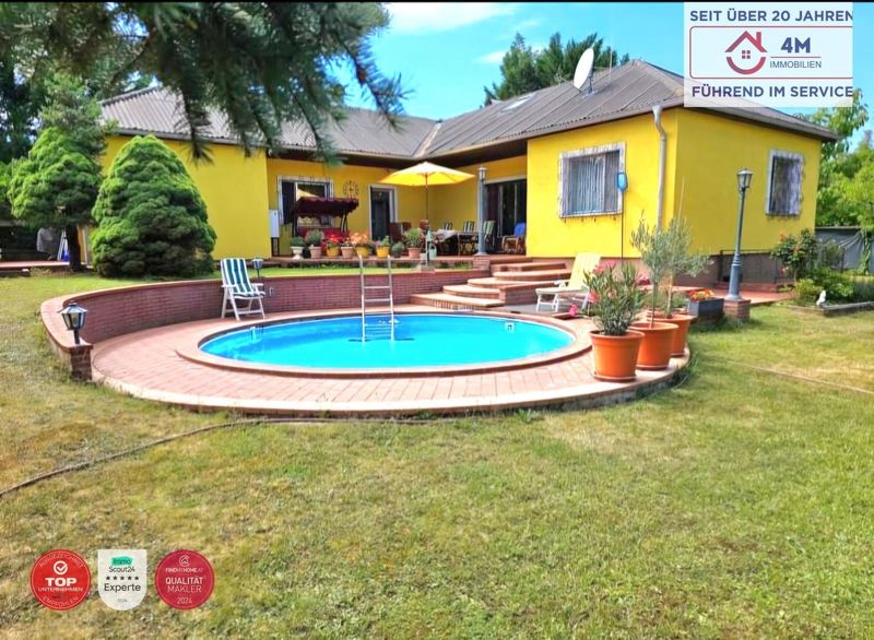 Bungalow Haus  mit ausserordentlich großem Garten und Swimmingpool