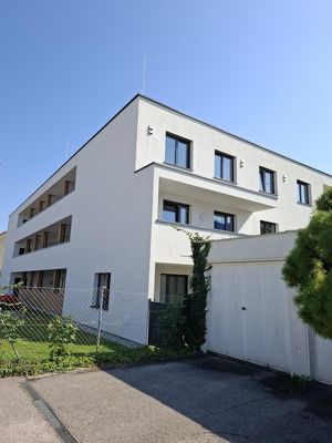 *** Kleine 2-Zimmer-Wohnung mit Tiefgaragenparkplatz zu vermieten ***