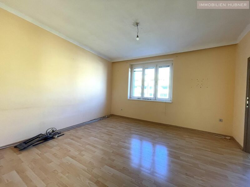 Sanierungsbed&uuml;rftige 2 Zimmer Wohnung in S-Bahn-N&auml;he - KEIN LIFT!