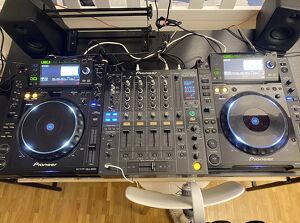 Pioneer DJM 850 & 2x Pioneer 2000 Nexus