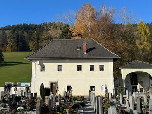 Das Haus an der Friedhofsmauer in Viechtwang!