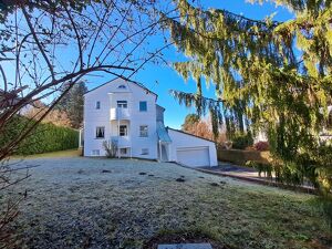 Traumhafte Villa mit Pool und Altbaumbestand in sonniger Ruhelage in Waltendorf