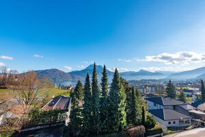 kleine, moderne Wohnung am Traunsee mit toller Aussicht!