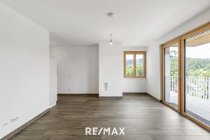 Traumhafte 3- Zimmer Wohnung mit Balkon in Grünlage mit Outdoor-Pool und Fitnesscenter-Top 8 Haus 1