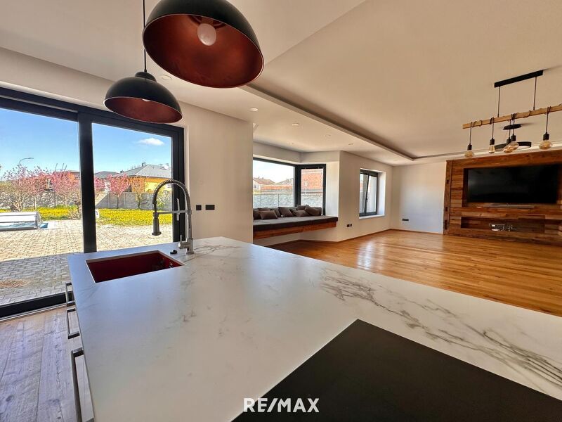 Hochwertig. Modern. Anders. ? Exklusives Einfamilienhaus mit Pool!