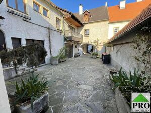 Anleger-Investoren aufgepasst - Wachau-Highlight! Historisches Haus mit 7 Wohneinheiten, Garten und Schloss & Waldanteile an Schloß Rossatz!