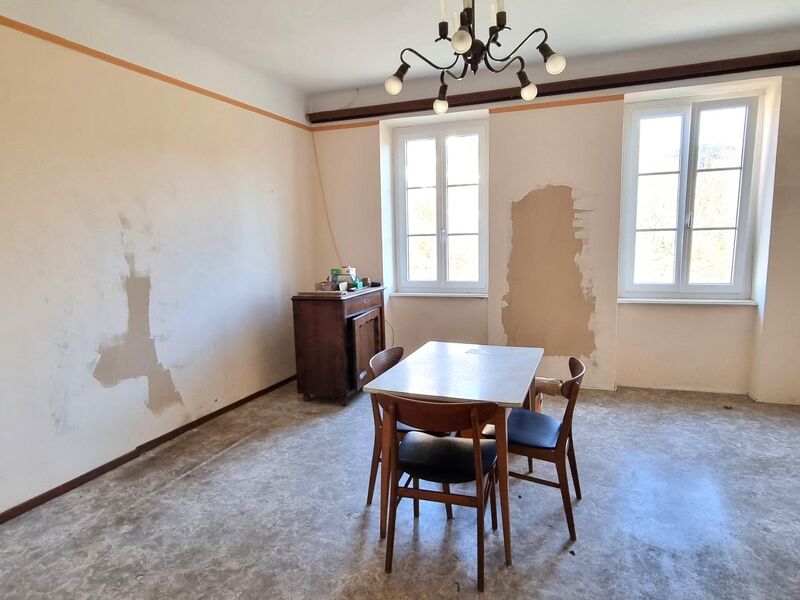 RENOVIERUNGSBEDÜRFTIGES EINFAMILIENHAUS IN SEHR SCHÖNER LAGE