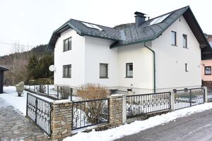 Gepflegtes Wohnhaus mit Garten