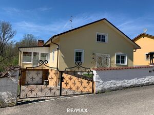 Gepflegtes Einfamilienhaus mit Wintergarten in ruhiger und sonniger Waldrandlage
