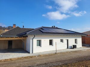 COMING SOON! Exquisiter Neubau Bungalow Erstbezug mit Photovoltaikanlage & Doppelcarport - Mühlweg / Ampflwang am Hausruck