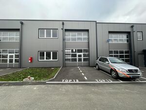 Vermietete Lagerhalle mit Büro zu verkaufen im FE Business Park Buchkirchen bei Wels