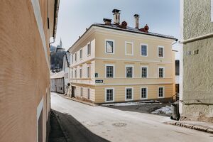 Wohn- und Geschäftshaus in zentraler Marktlage