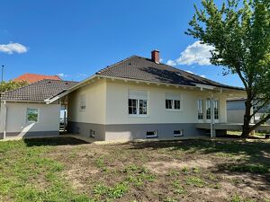 Einfamilienhaus - Bungalow | mit Gartengrund und Garage | in ruhiger Siedlungslage  | IMS Immobilien KG