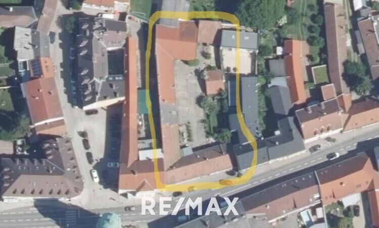 Großes Grundstück mit altem Bauernhof im Herzen von Fischamend