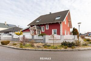 Vollunterkellertes Ziegelmassiv-Einfamilienhaus, beheiztes Pool, Terrasse und Grillplatz!