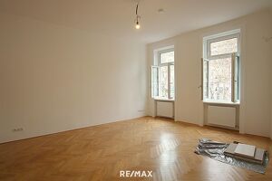 Erstbezug nach Sanierung:  helle Altbau - Wohnung im 2. Liftstock mit schönem Ausblick. Bestlage bei U4 Friedensbrücke - Donaukanal ums Eck