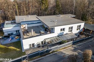 Moderne 4-Zimmer-Wohnung mit 96 m² Dachterrasse und 2 Parkplätzen!