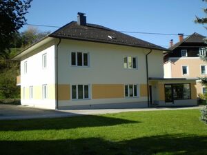 Wohnhaus mit Tischlerei