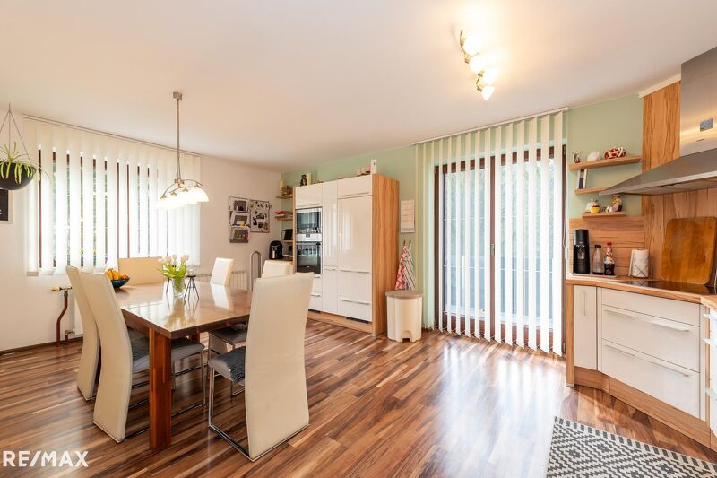 Großzügiges Wohnen in Ruhelage - modernisiertes Zuhause für ein oder zwei Familien