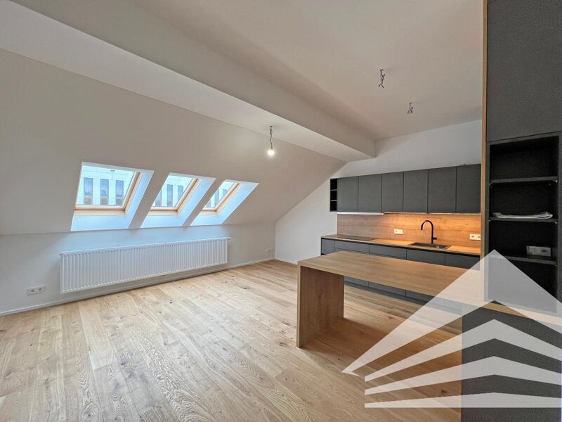 2 Zimmer DG-Wohnung! Erstbezug nach Generalsanierung!