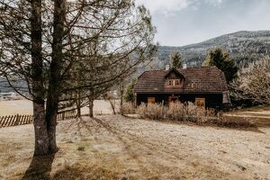 Altes Haus mit viel Potenzial ? Sanierungsprojekt für Kreative mit Platzbedarf