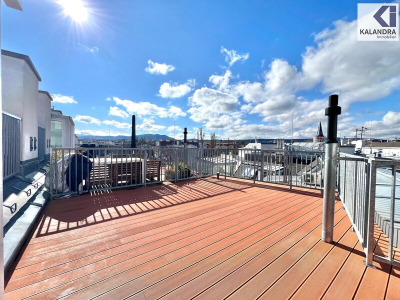 DACHGESCHOSSWOHNUNG MIT TERRASSE