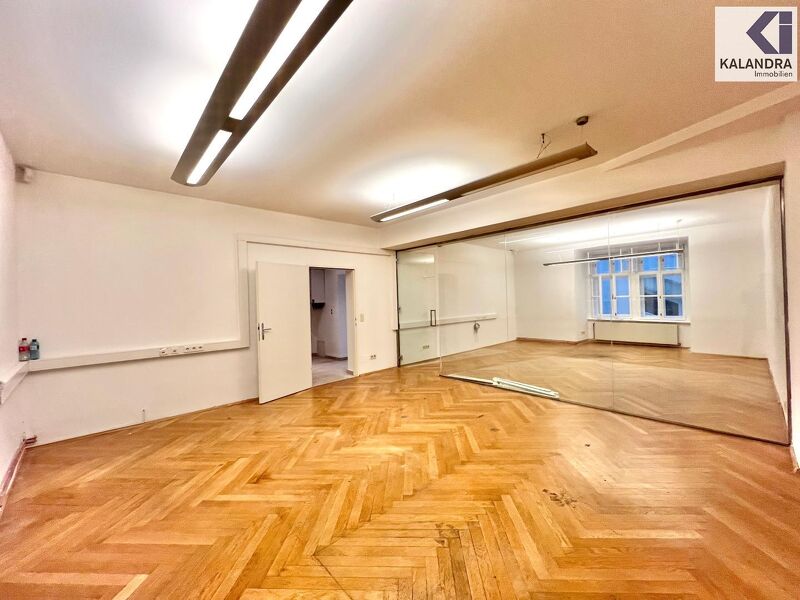 360 TOUR // GENEREALSANIERTES BÜRO im BIEDERMEIERHAUS