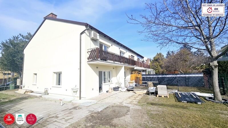 Zwei neuwertige Doppelhaushälften mit Eigengarten zum top Preis in Grünruhelage