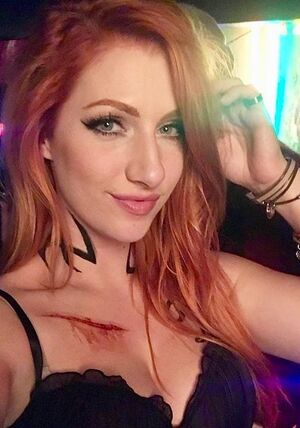 Latexliebhaberin auf der Suche nach Gummimann: