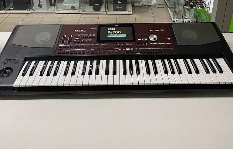 Keyboard Korg PA 700