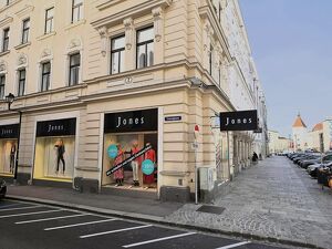 Etablierte Modeboutique mit Top-Antritt und mit Möglichkeit der Übernahme des neuwertigen Ladenbaus zur Nachvermietung!