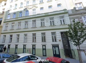 Saniertes 3 Zimmer 90m² Altbaujuwel | Lift | hofseitiger Balkon | perfekte Lage
