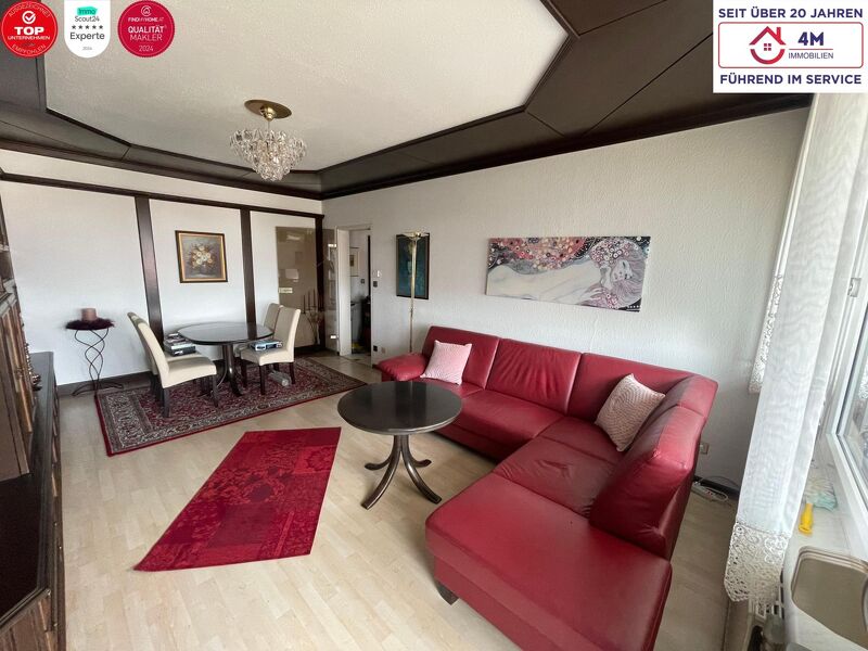 Helles Wohnambiente mit Loggia und privatem Stellplatz