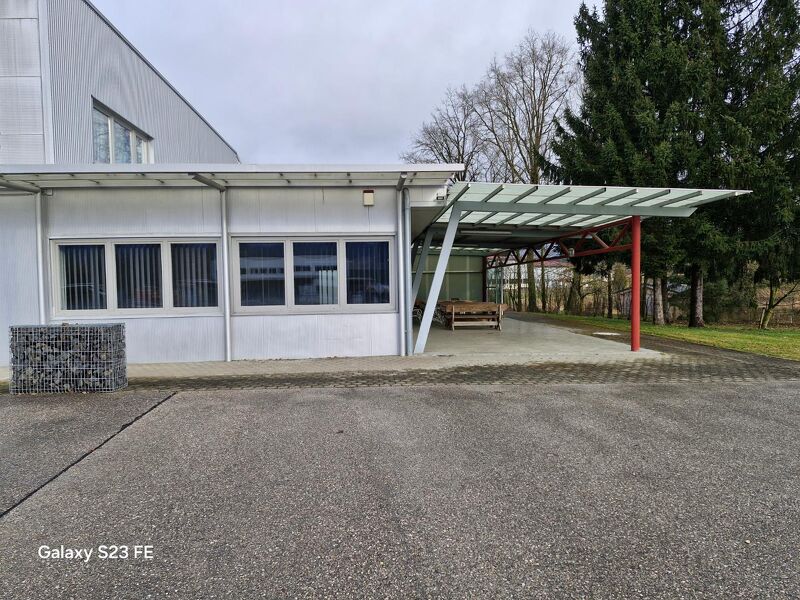 Büroräume mit Lagerfläche, Terrasse und Parkplätzen!