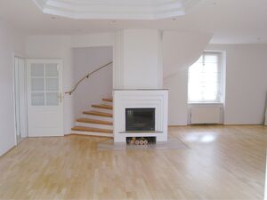 REPRÄSENTATIVE  ALTBAUVILLA MIT TERRASSE UND GARTEN IN TOP LAGE