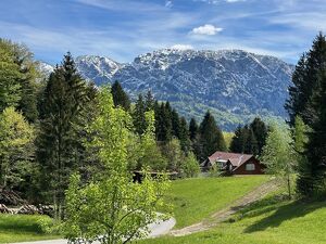 BESONDERE RARITÄT --  Erstbezug in erhöhter Grünruhelage mit herrlichem Berg + Seeblick