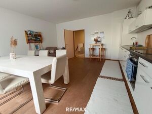 Mehrfamilienhaus mit Halle in Weiden am See zu mieten