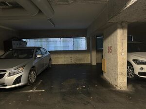 Tiefgaragenplatz (Clemens-Holzmeister-Stra&szlig;e 2-10)