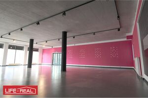 großes Büro/Ausstellungsfläche in zentraler Lage
