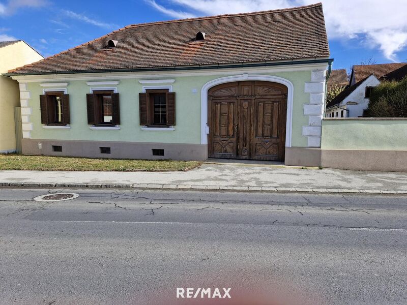 Bauernhaus mit Scheune und mit großem Grundstück