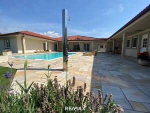 Ultimativer Luxus im Mediterranen Stil: Sensationeller Bungalow mit Pool in Exklusiver Ausstattung und Top Ruhelage, hier erfüllt sich Jeder Wohntrau