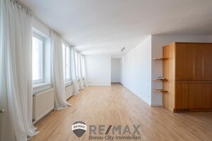 "4th DISTRICT: BRIGHT APARTMENT IN PRESTIGIOUS BUILDING
