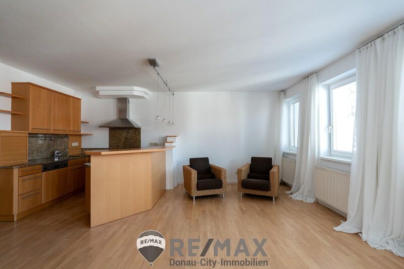 "3 ODER 4 ZIMMER? ? UND LOGGIA DAZU?"