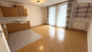 Hofseitig-ruhige Neubauwohnung mit sonnigem Balkon! Miete zuzüglich Garage!