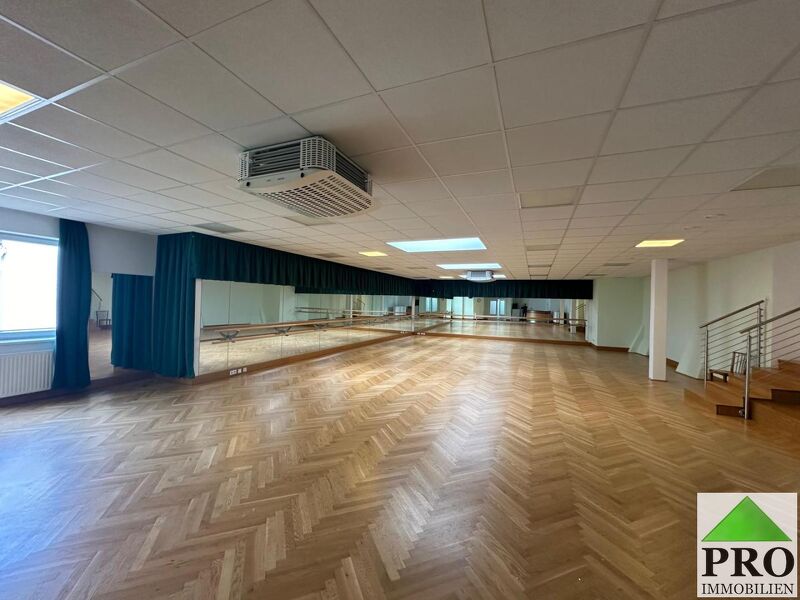 Top Gelegenheit in Waidhofen an der Thaya (Waldviertel) Große neuwertige Räumlichkeiten, Saal 1&2, Grundstück am Hauptplatz zu verpachten oder ka