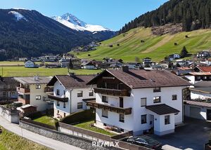 Charmantes Mehrfamilienhaus mit 3 Wohneinheiten in Oberperfuss mit traumhafter Aussicht!